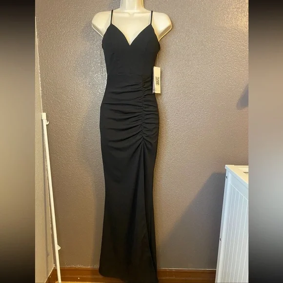 Emerald Sundae Black Ruched Side-Slit Slim Gown - Picture 6 of 10